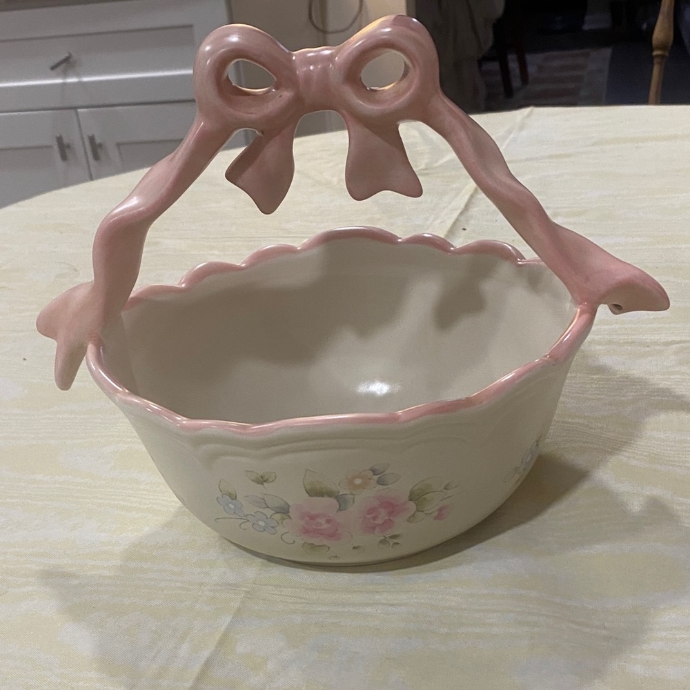 Pfaltzgraff Pink Floral Ceramic Basket